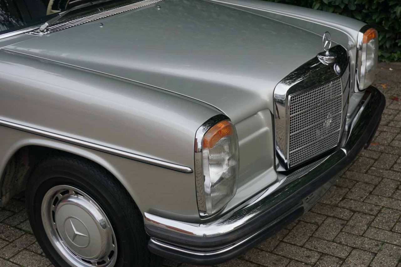 1972 Mercedes-Benz 250C Automatik Strich 8 114 Coupe Kühler