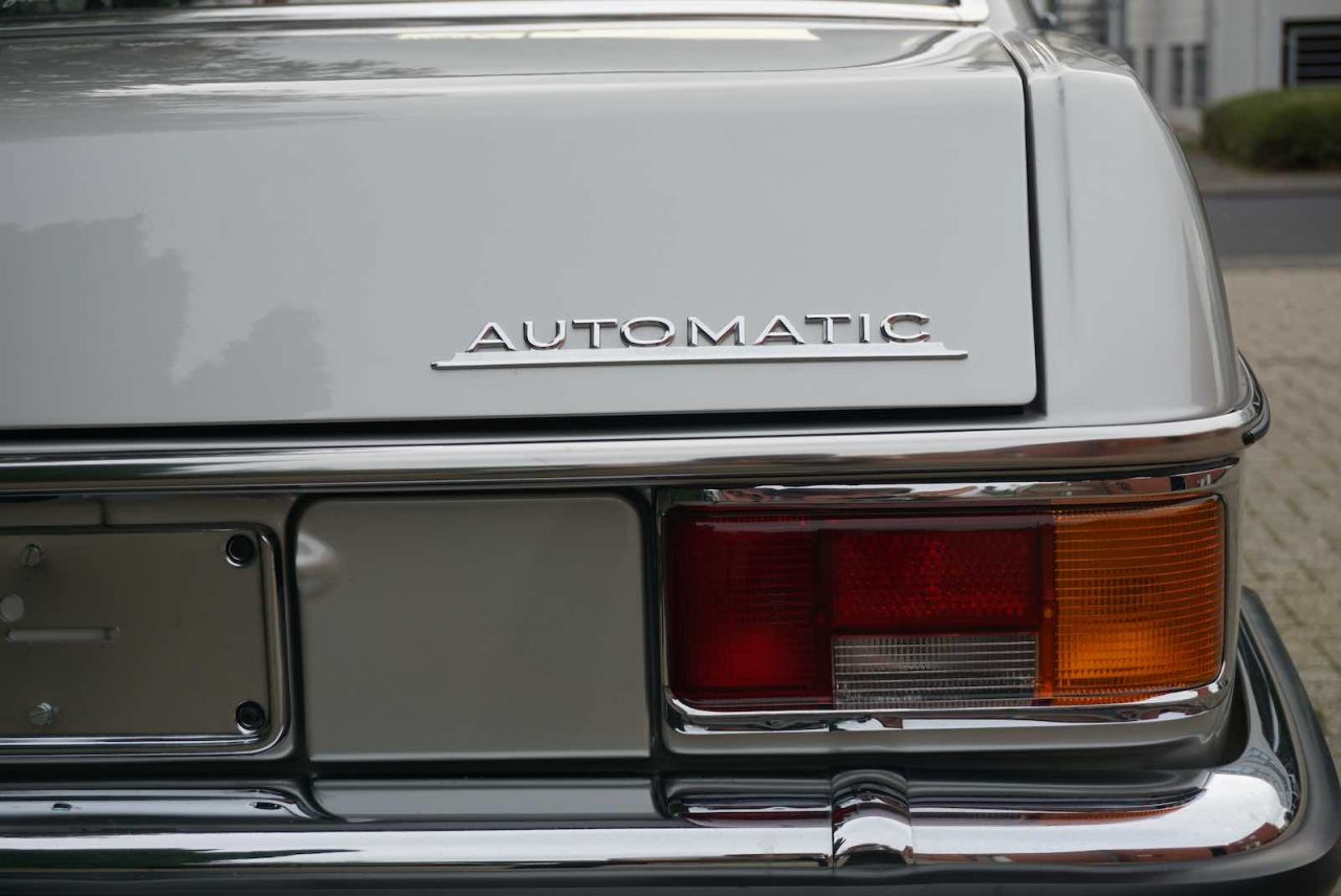 1972 Mercedes-Benz 250C Automatik Strich 8 114 Coupe Emblem