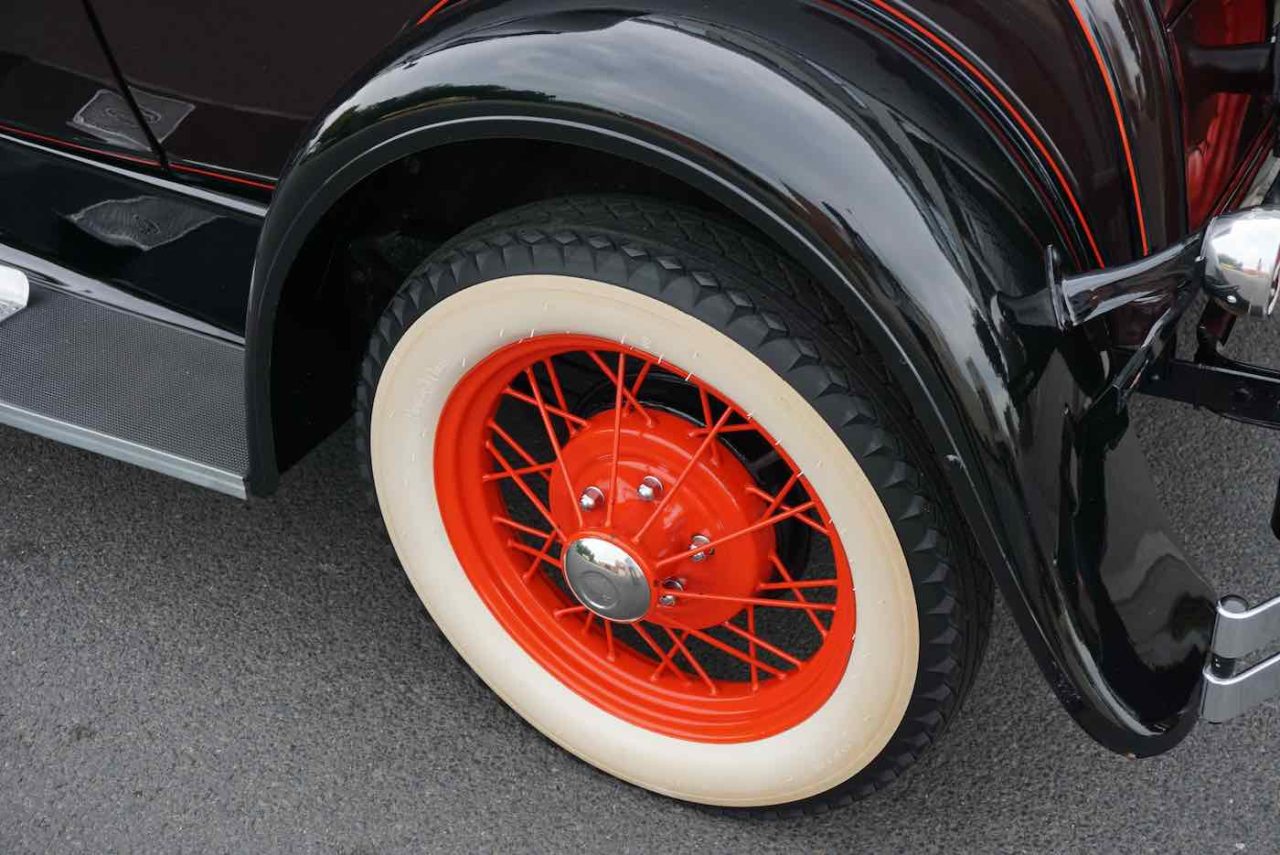 1931 Ford Model A Coupe mit Schwiegermuttersitz Rad
