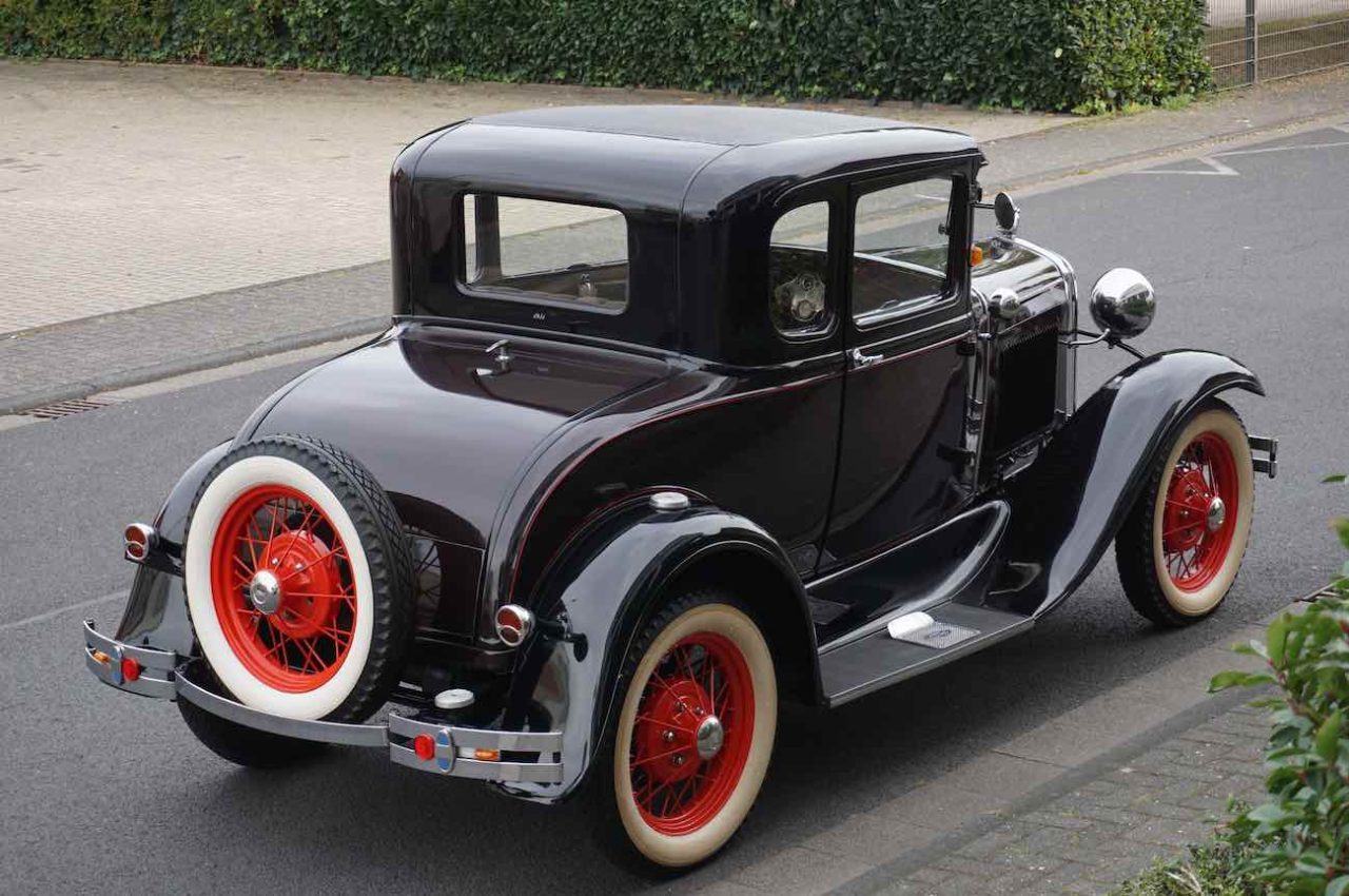 1931 Ford Model A Coupe mit Schwiegermuttersitz Heck