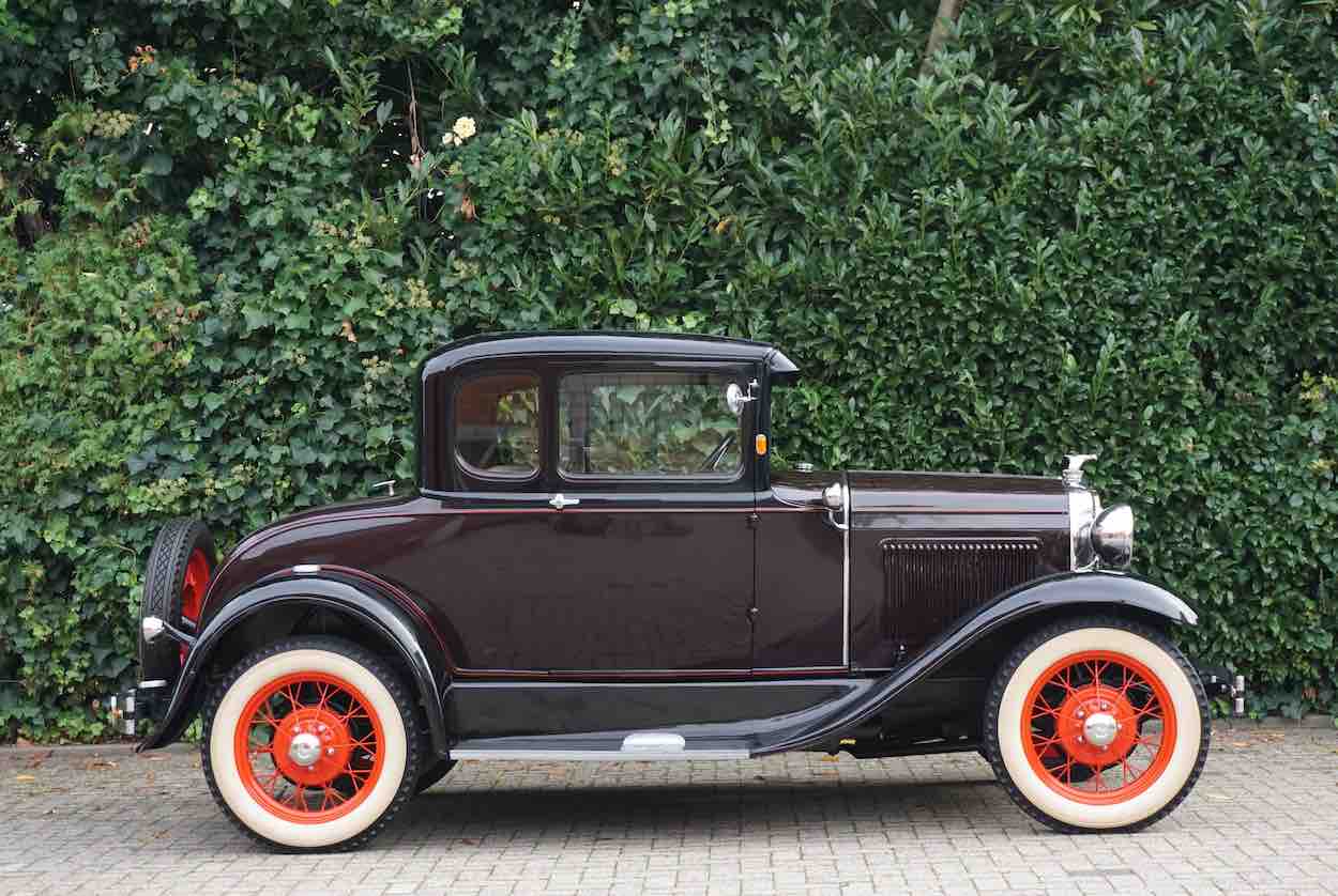 1931 Ford Model A Coupe mit Schwiegermuttersitz Seite