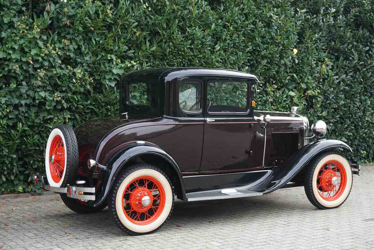 1931 Ford Model A Coupe mit Schwiegermuttersitz Heck