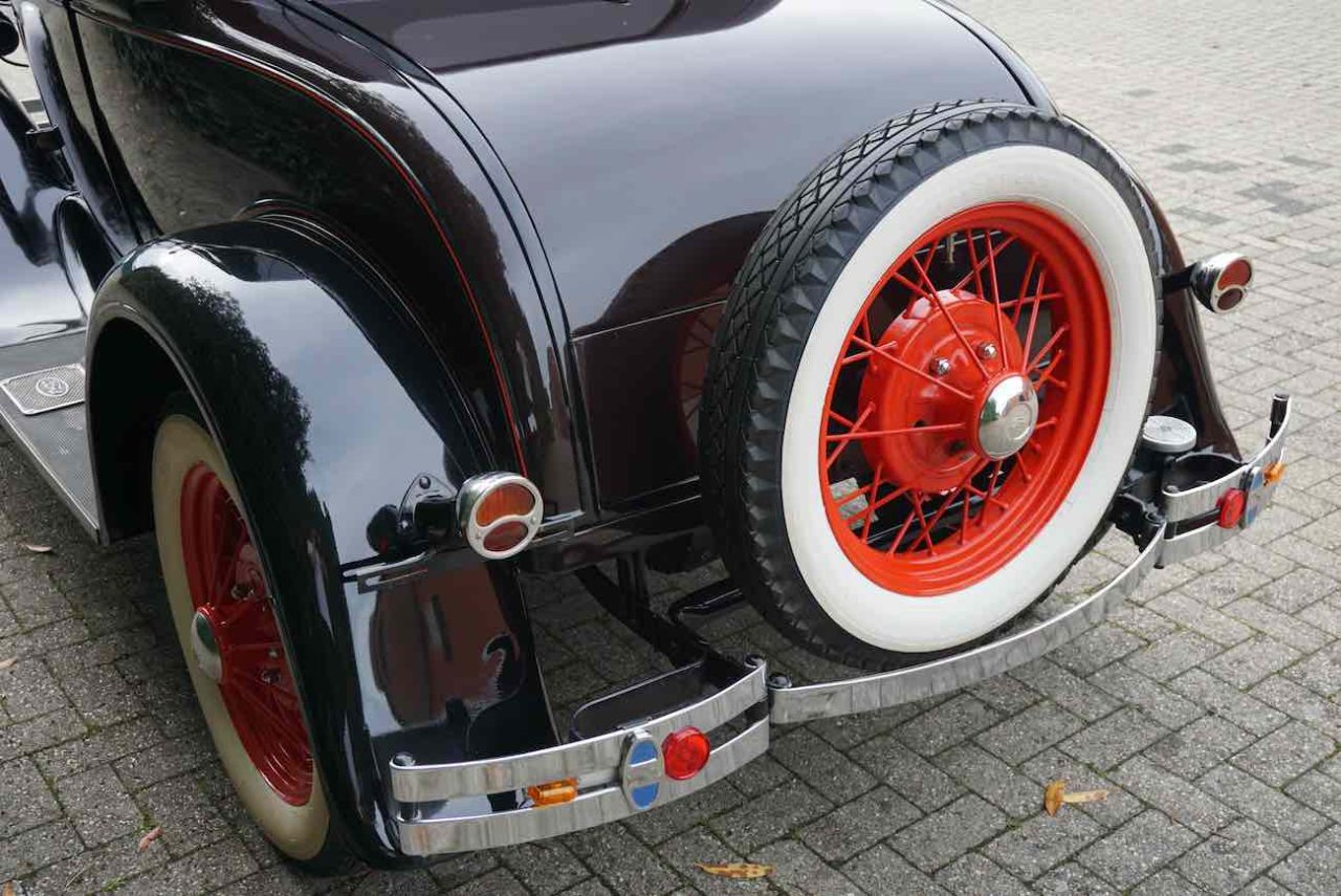1931 Ford Model A Coupe mit Schwiegermuttersitz Heck