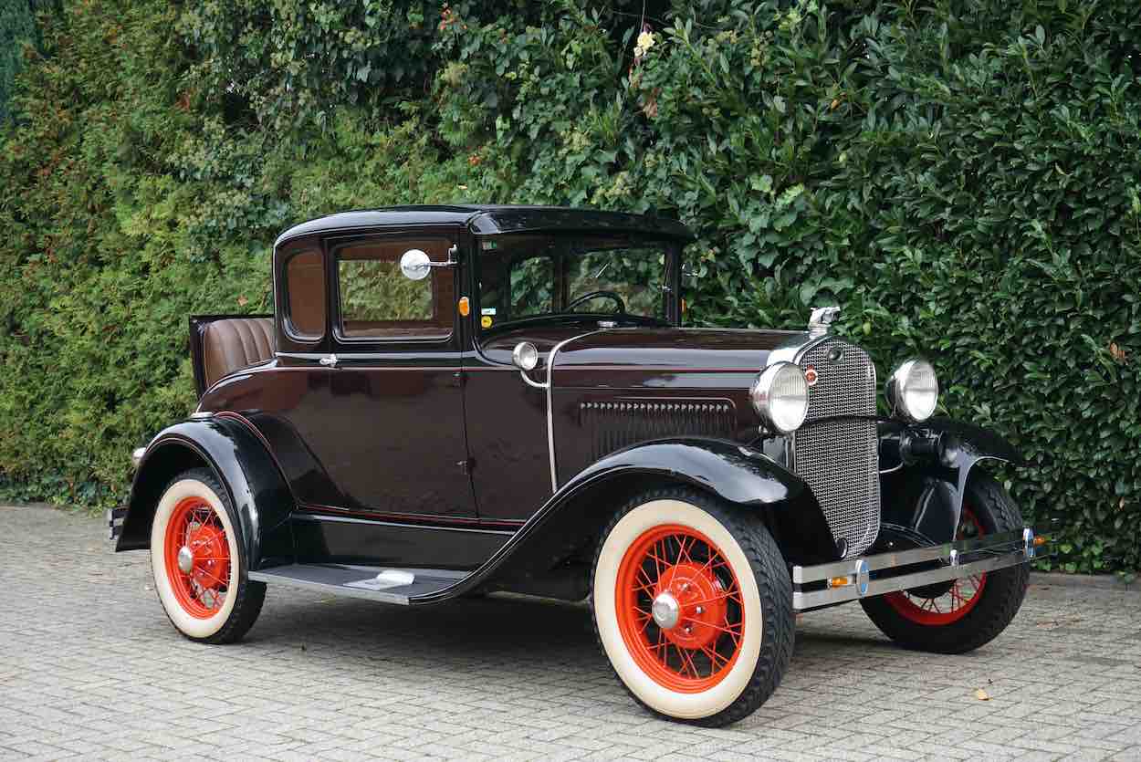 1931 Ford Model A Coupe mit Schwiegermuttersitz Front
