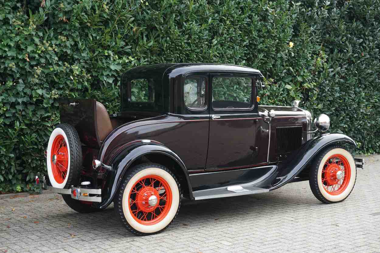 1931 Ford Model A Coupe mit Schwiegermuttersitz Heck