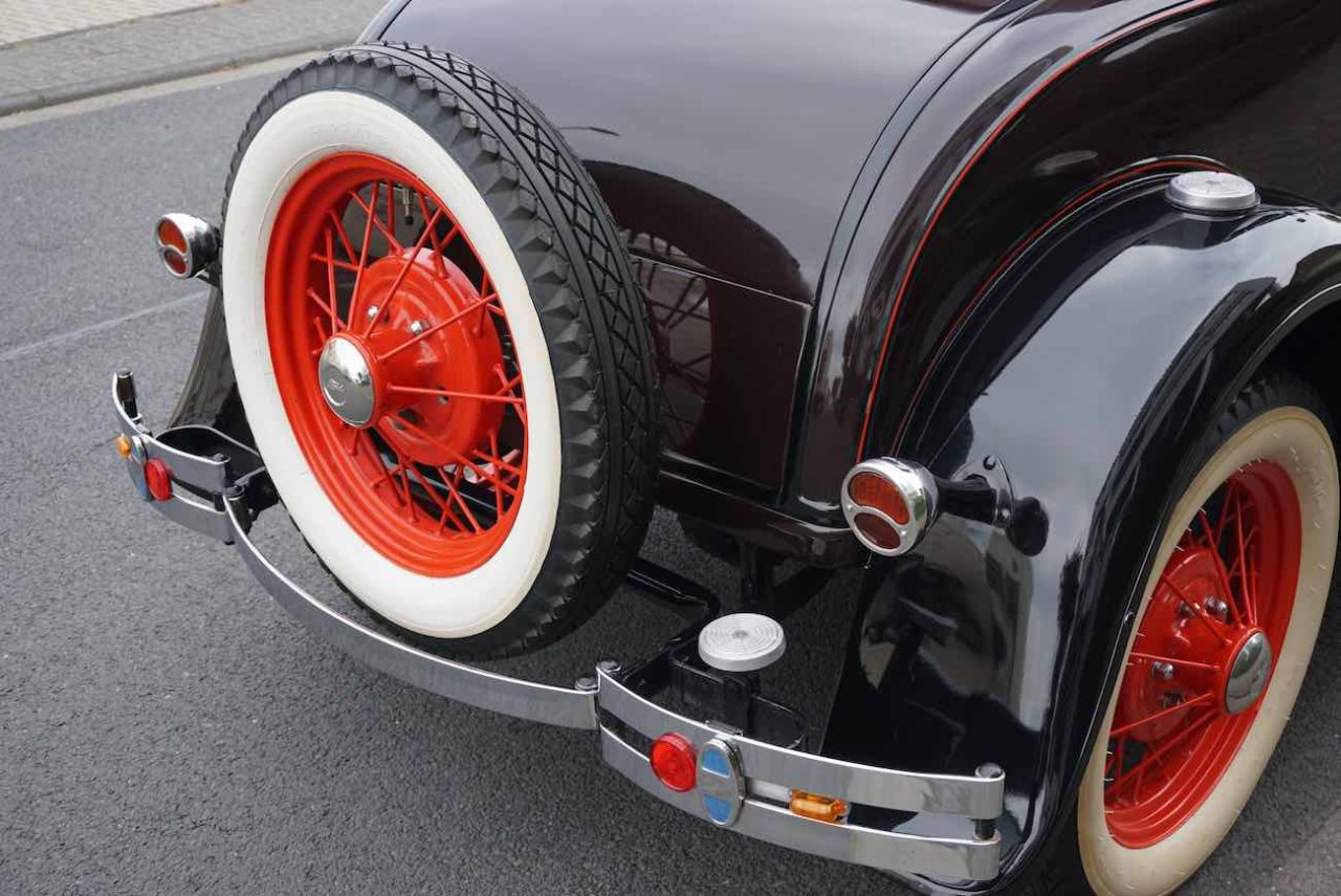 1931 Ford Model A Coupe mit Schwiegermuttersitz Heck