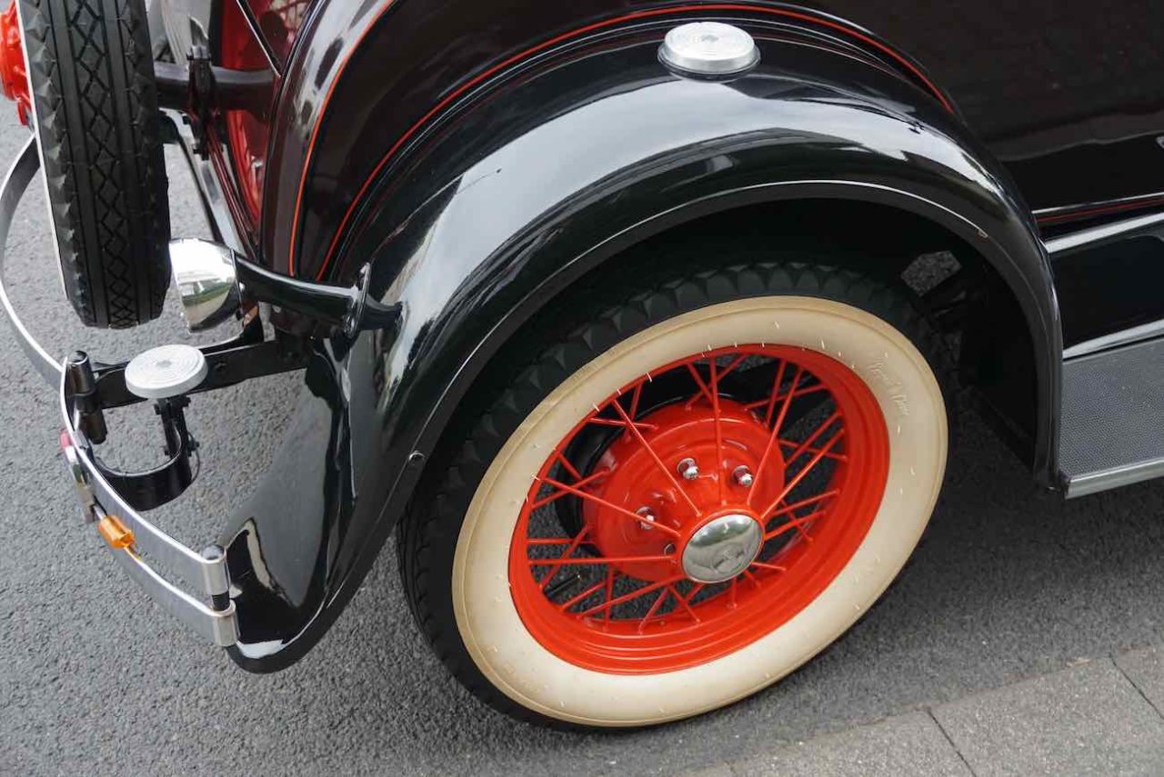 1931 Ford Model A Coupe mit Schwiegermuttersitz Rad