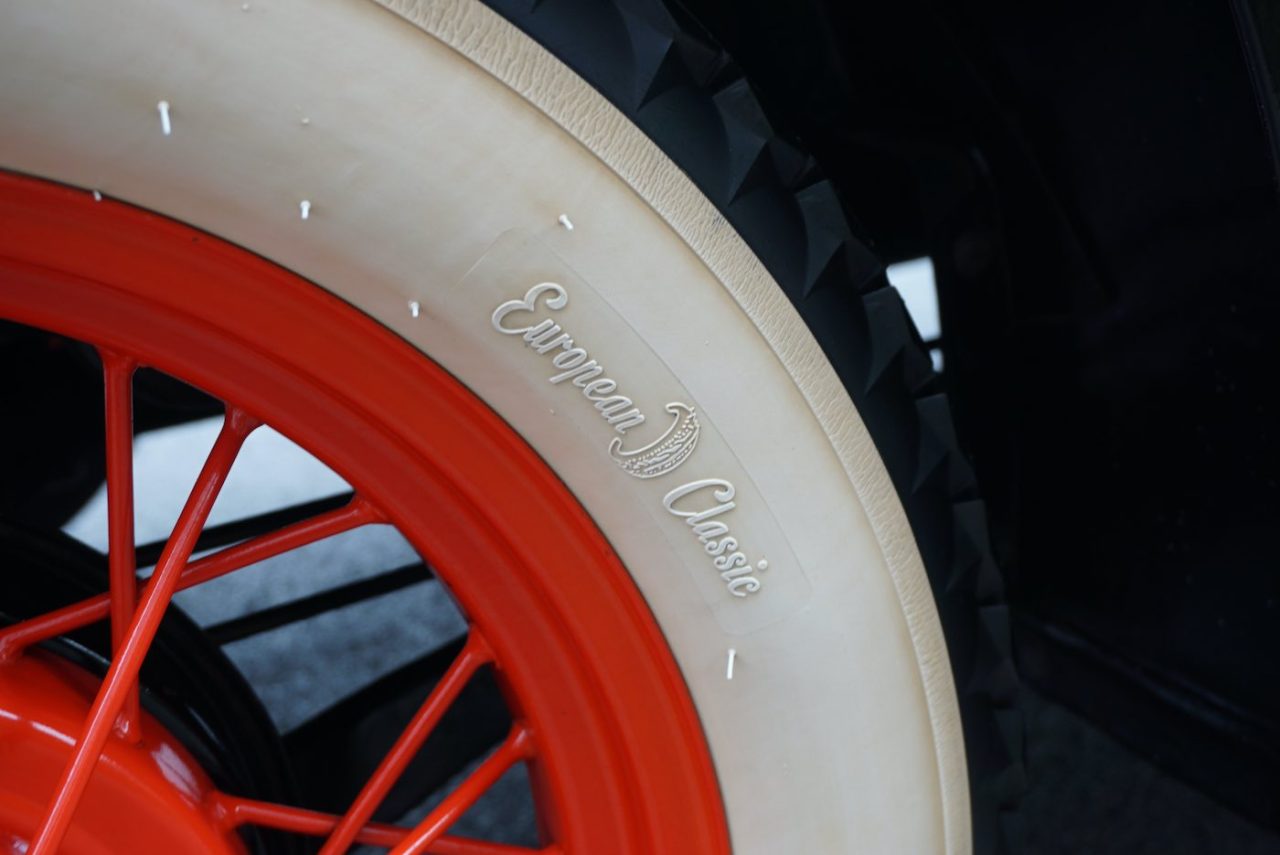 1931 Ford Model A Coupe mit Schwiegermuttersitz Reifen